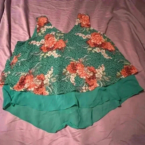 Women's 1x Torrid V-Neck Layered Floral Tank Blouse - Picture 3 of 3